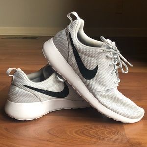 Women’s Nike Shoes size 8.5